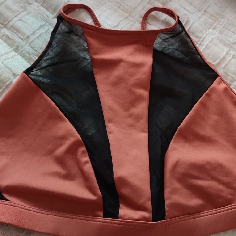 nwt vs sports bra